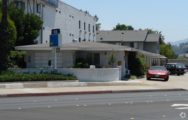 Building Photo - 1349 E Main St