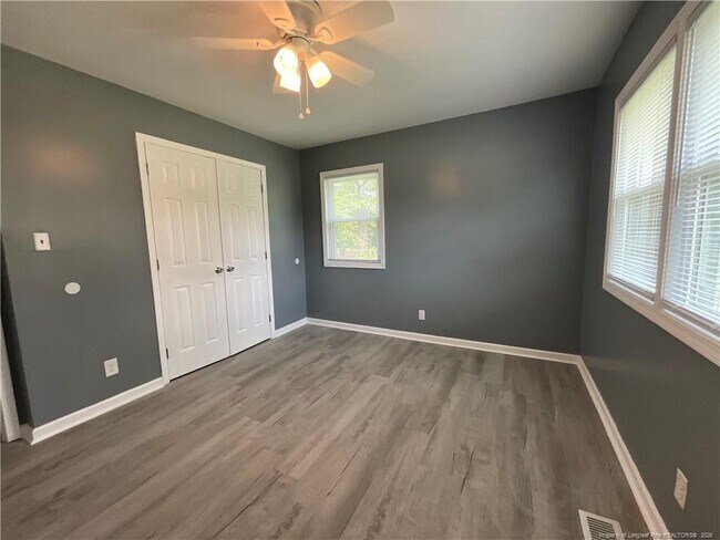 Building Photo - 1422 Grandview Dr