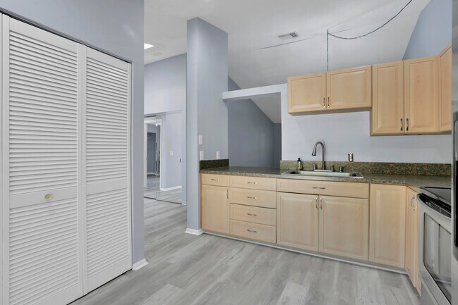Building Photo - 13105 Belhaven Ct