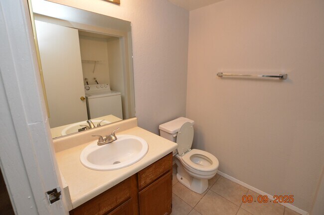 Building Photo - 495 Sellers Pl