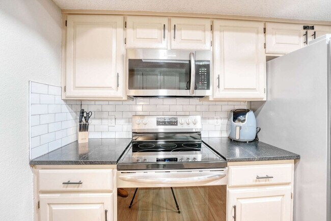 Building Photo - 3204 Cardinal Creek Cir