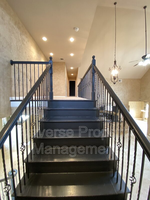 Building Photo - 129 Acorn Ln