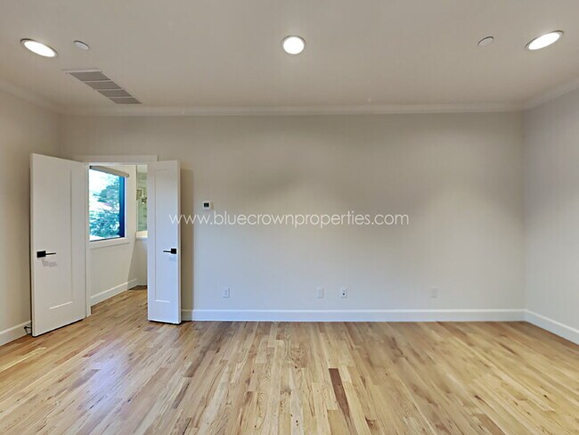 Building Photo - 4305 Emerson Ave