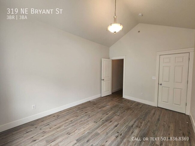 Building Photo - Amazing Two Story Townhome in Piedmont