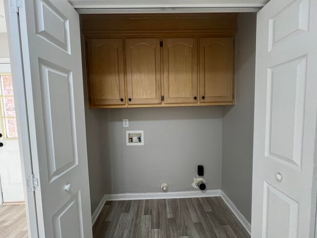 Building Photo - 1240 Inabinet Dr