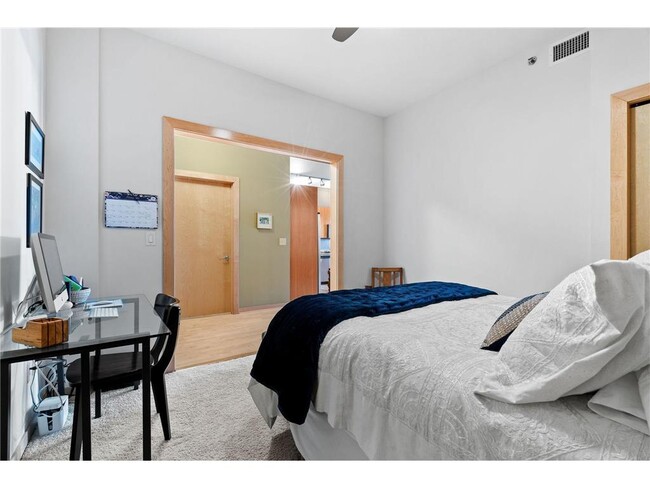 Building Photo - 401 N 2nd St