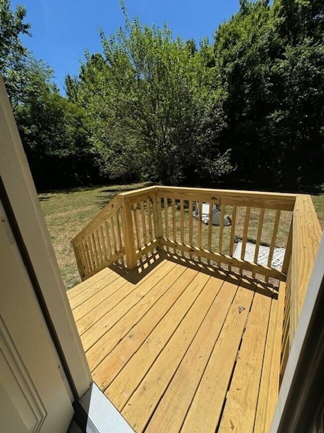 Building Photo - Charming 2 Bedroom 1 Bath close to Wendover and 29!