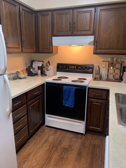 Building Photo - 912 W MacArthur Ave