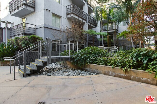 Building Photo - 629 Traction Ave