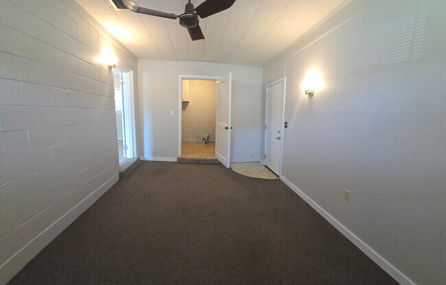 Building Photo - 712 Newport Dr