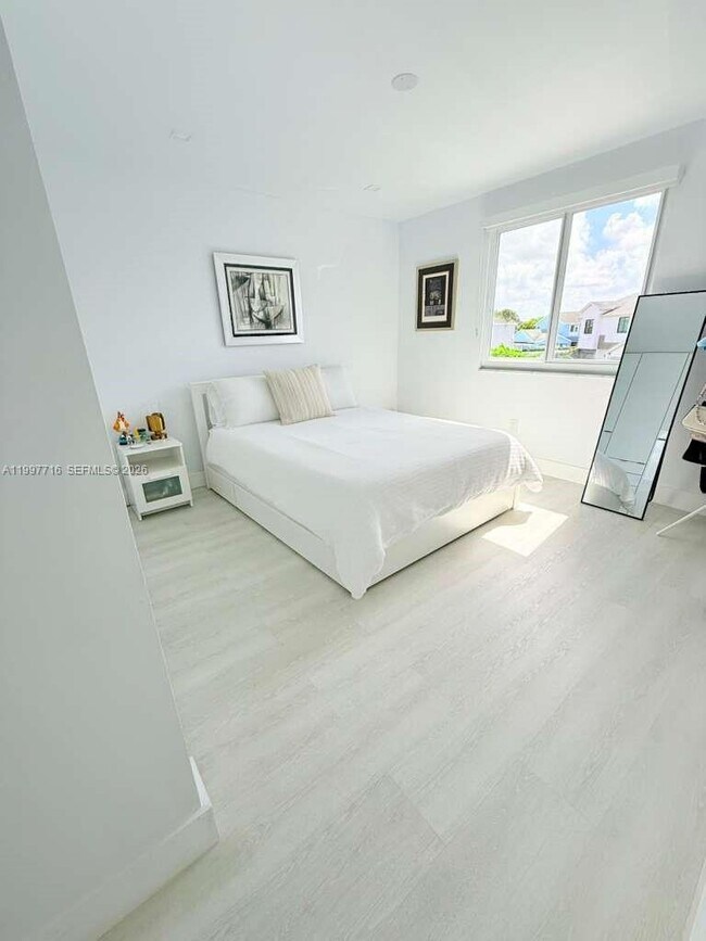 Building Photo - 9437 SW 145th Pl