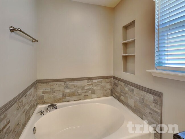 Building Photo - 2968 Majestic Oaks Ln