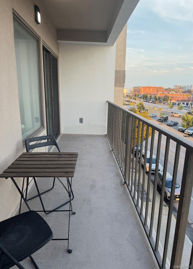 Building Photo - 235 W Park Ave