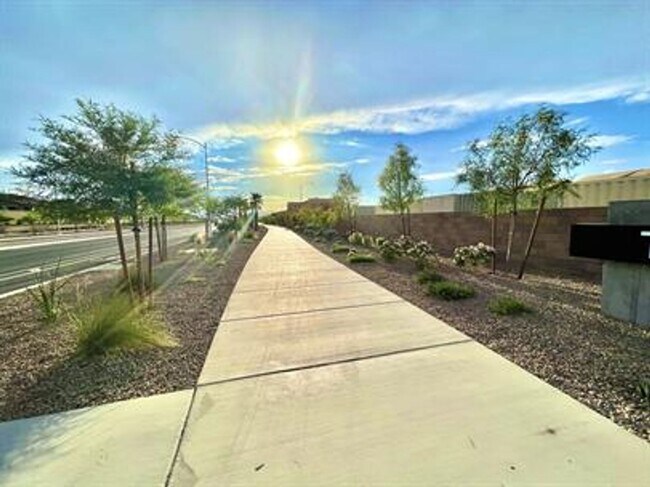 Building Photo - 3 Bedroom 2.5 Bathroom Townhome - Pet Friendly.
