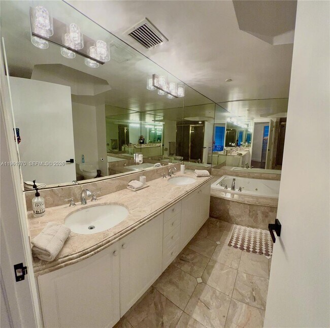 Building Photo - 9559 Collins Ave