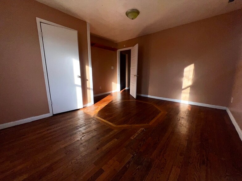 Building Photo - 914 Bullitt Ave SE