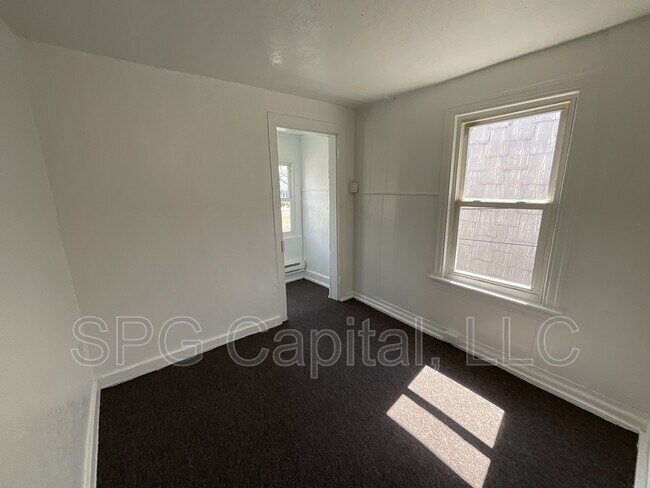 Building Photo - 443 S Duke St