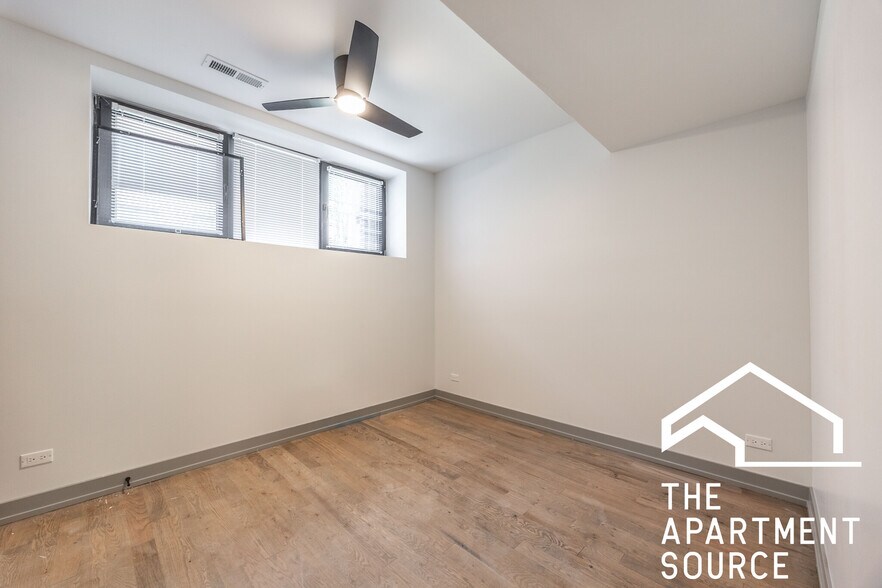 Building Photo - 1333 W Estes Ave