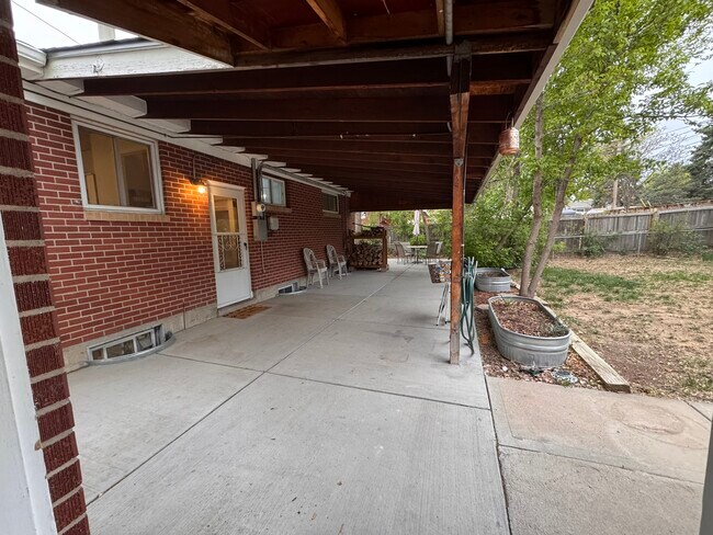 Building Photo - 10859 Murray Dr
