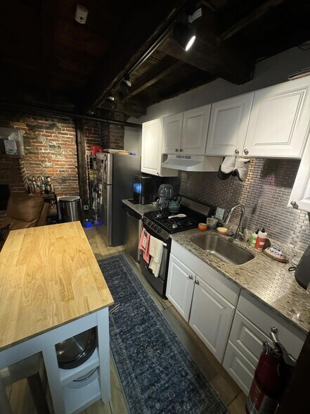 Building Photo - 2 Champney Pl