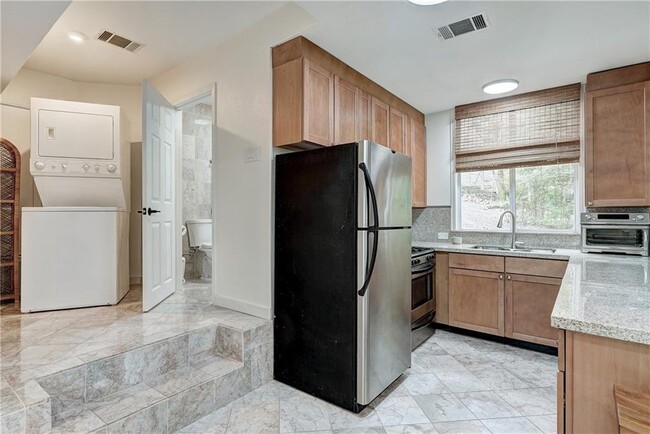 Building Photo - 8804 Mountain Ridge Dr
