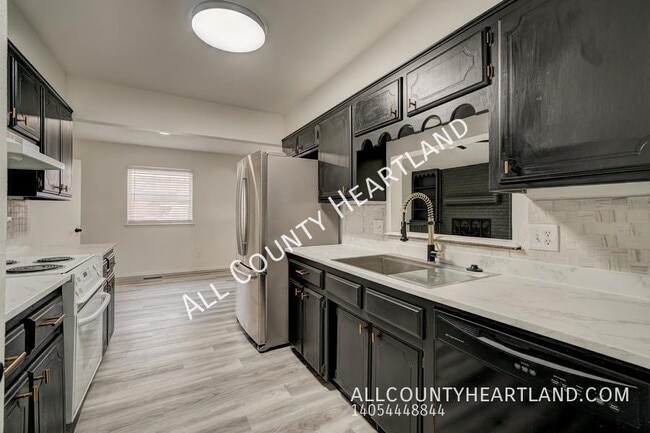 Building Photo - 10333 Fairfax Ln