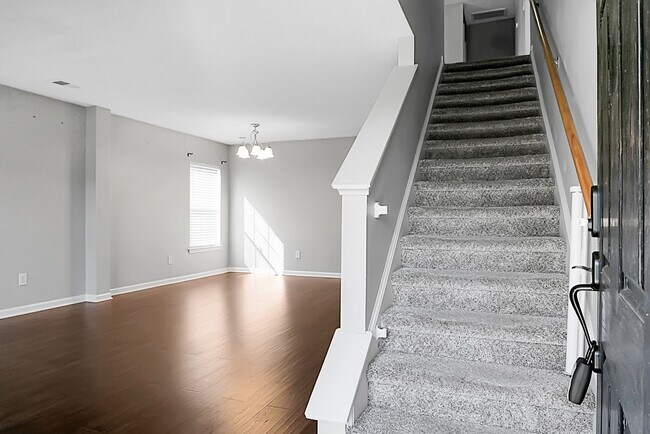 Building Photo - MOVE IN SPECIAL - 50% off First Month's Re...