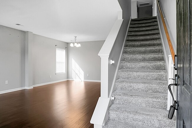Building Photo - Spacious 2 Story, 4 BR, 2.5 BA, 2 Car Gara...