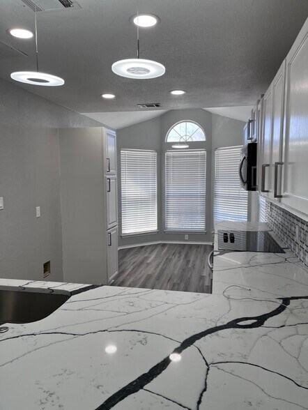 Building Photo - 6820 Douglas Creek