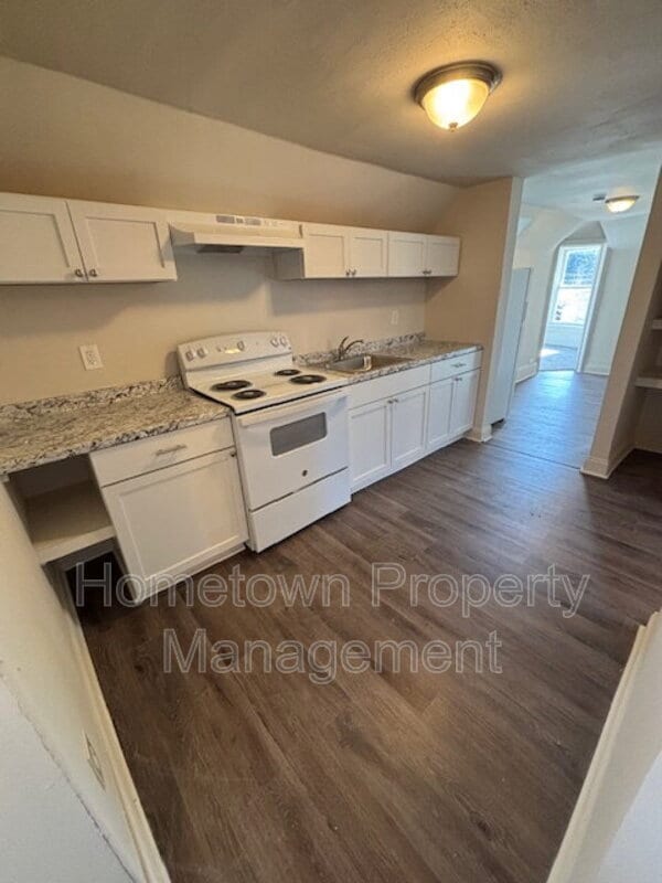 Building Photo - 71 Main St