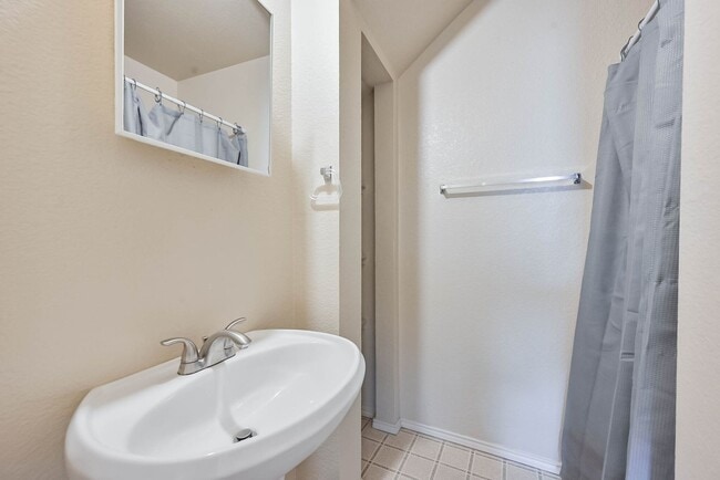 Building Photo - 404 Kings Way Dr