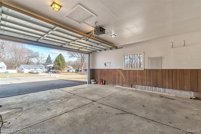 Building Photo - 1102 Davenport Dr