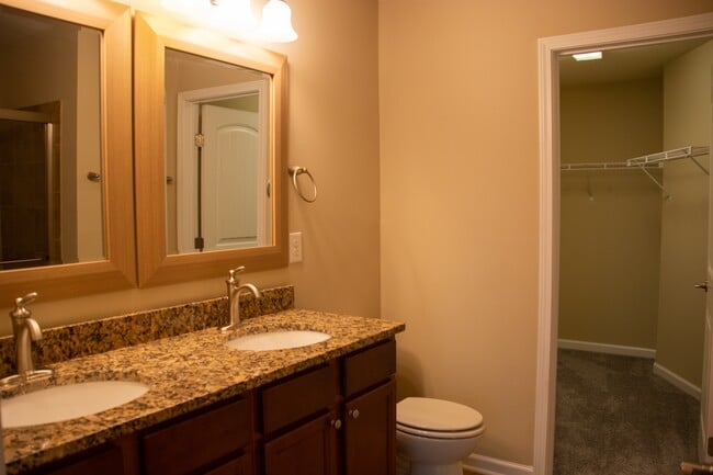 Building Photo - 122 Tuftin Dr