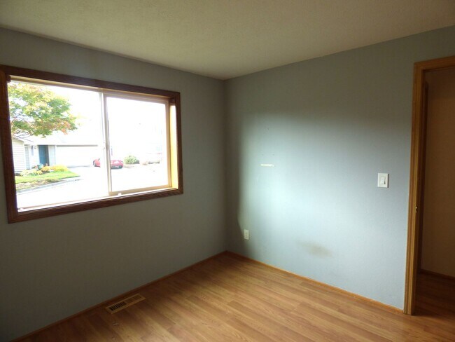 Building Photo - 3 bed Single level home in a Cul-De-Sac