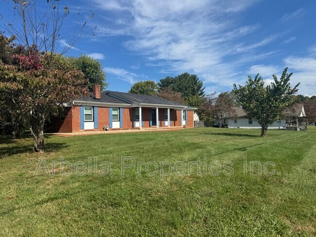 Building Photo - 1713 Seward Dr