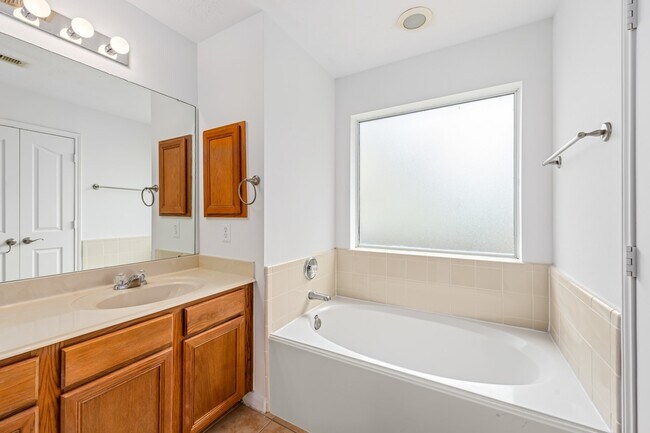 Building Photo - 4908 Summer Rain Dr