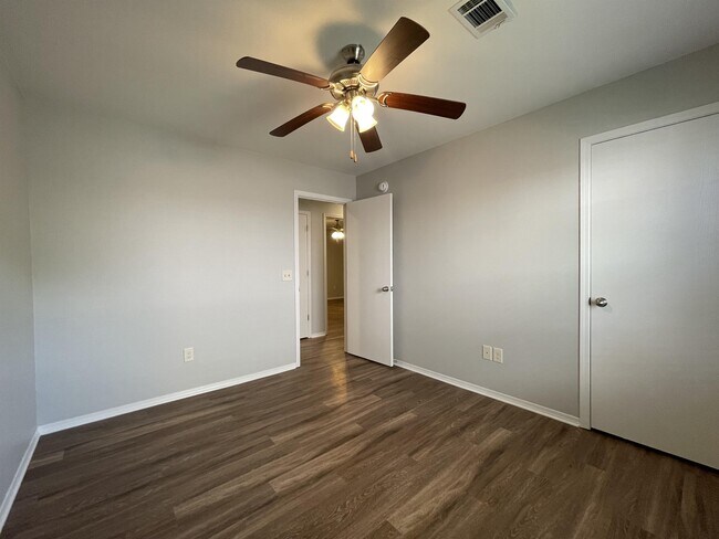 Building Photo - 3602 SW Deerfield Blvd
