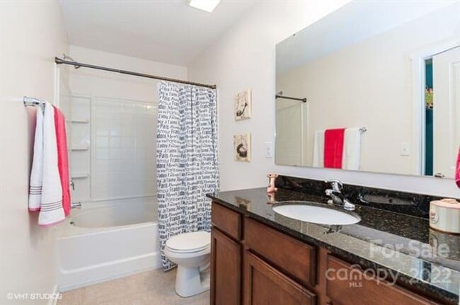 Building Photo - Bright 2BR 2.5BA Home w/ Granite + Huge Island • Loft in Fort Mill