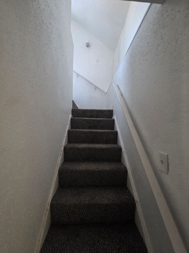 Building Photo - LIMITED TIME**1/2 OFF DEPOSIT**