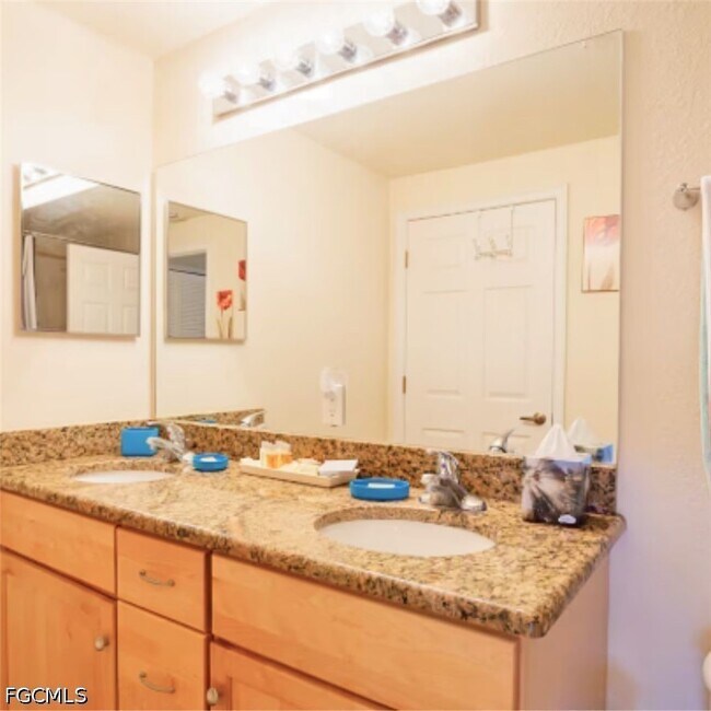 Building Photo - 13100 Bella Casa Cir