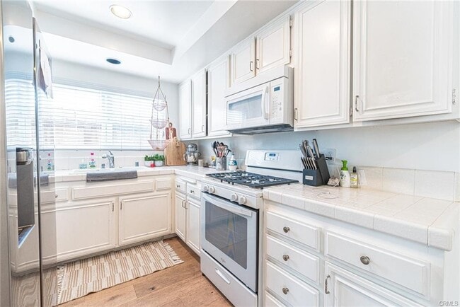 Building Photo - 719 Poinsettia Ave