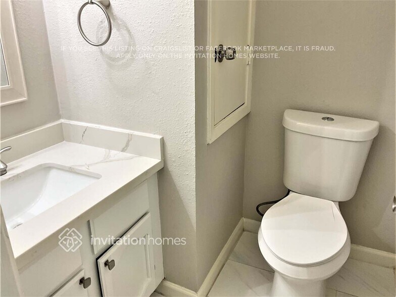 Building Photo - 2326 Meade Ct