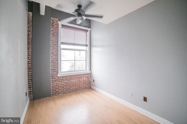 Building Photo - 315 New St