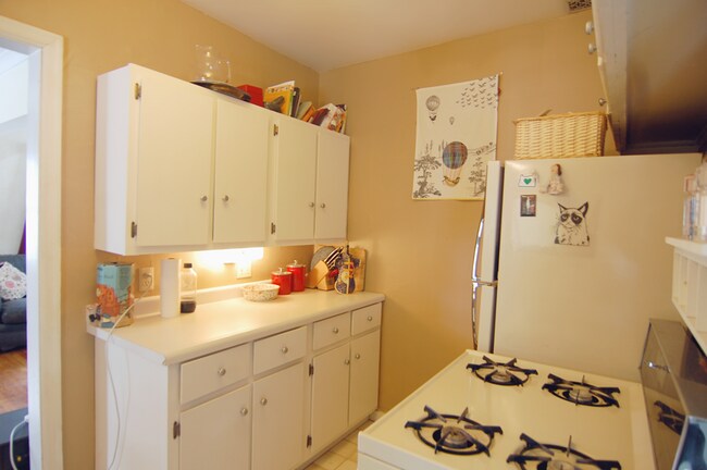 Building Photo - 704 S Grove St