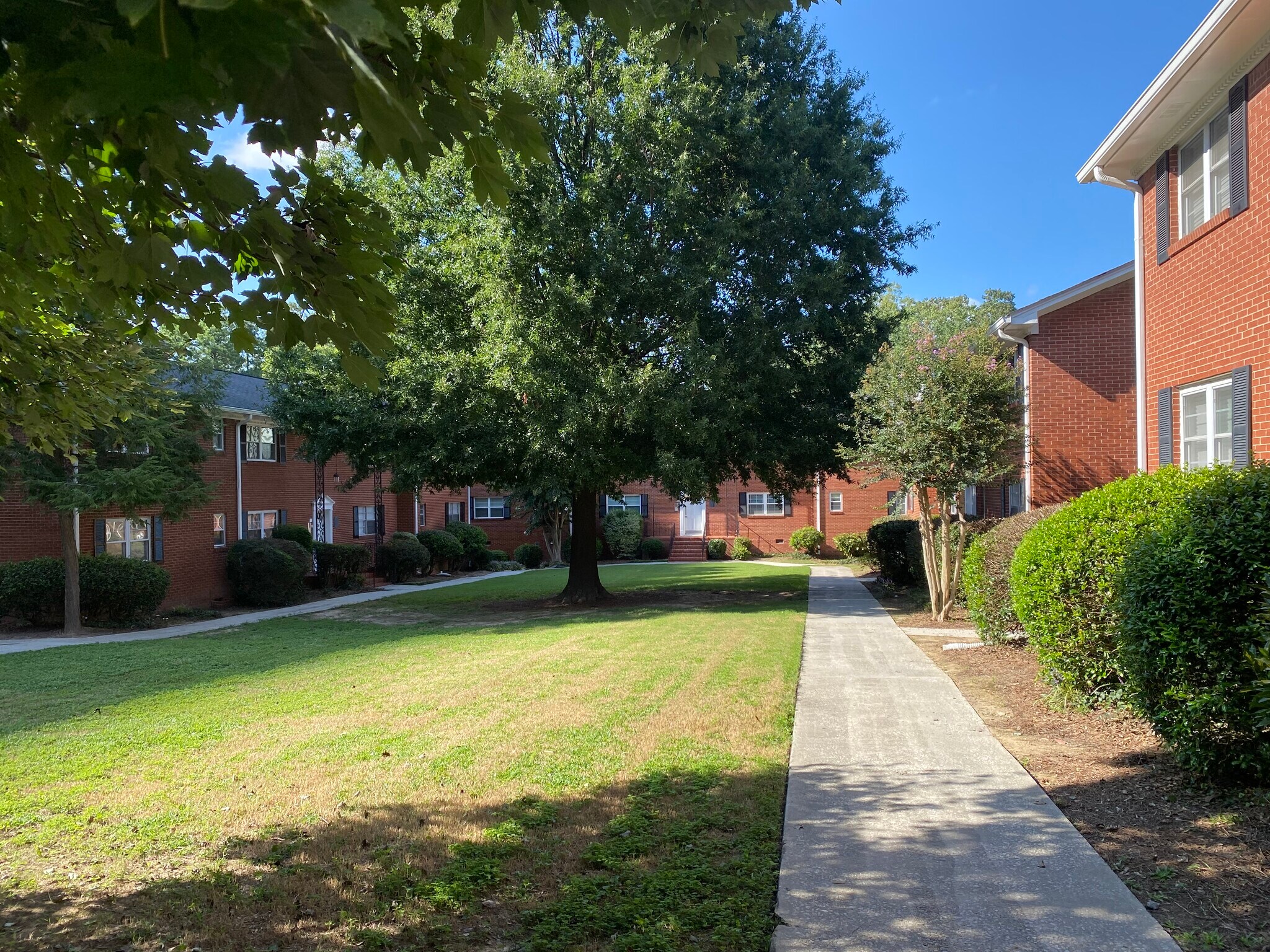 Courtyard. - 3660 Peachtree Rd NE