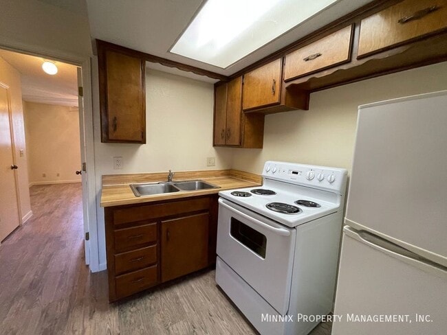 Building Photo - Village West Canyon