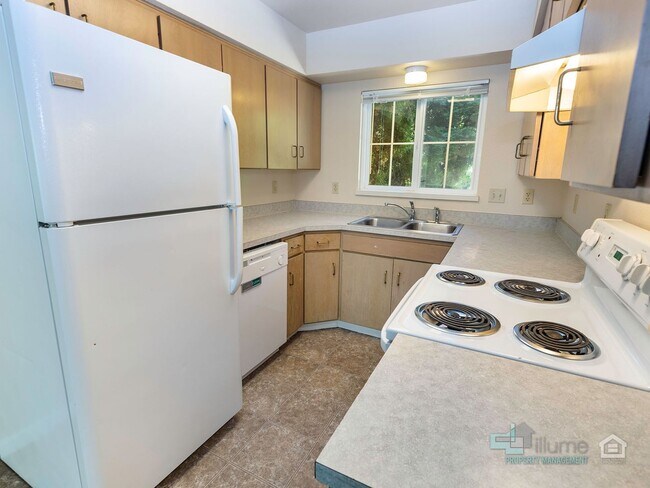 Building Photo - 3493-3493 Hawthorne Ave NE