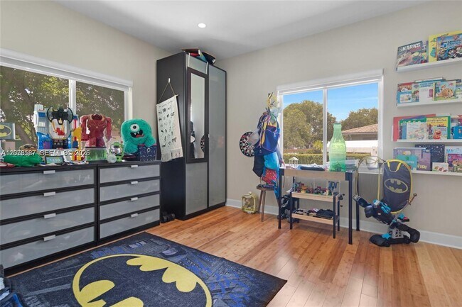 Building Photo - 535 SW 39th Ave