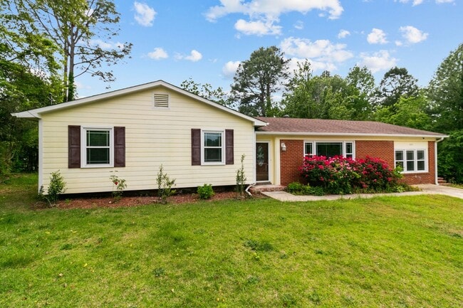 Primary Photo - 4 Bedroom 2 Bath Ranch in a cul-de-sac
