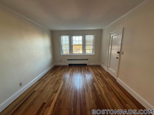 Building Photo - 550 Belmont St